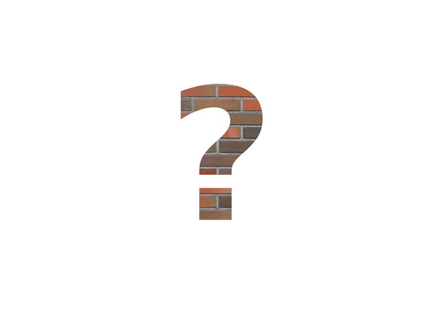ponto de interrogação do alfabeto confeccionado com parede de tijolos, em castanho, laranja, cinzento vermelho e isolado sobre fundo branco - Foto, Imagem