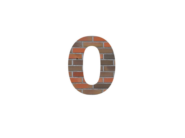 Номер 0 фабета выполнен из брикетов, коричневого, оранжевого, красно-серого и выделен на белом фоне - Фото, изображение