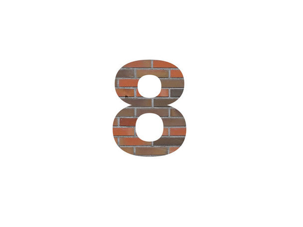 número 8 del alfabeto hecho con la pared de ladrillos, en marrón, naranja, gris rojo y aislado sobre un fondo blanco - Foto, Imagen