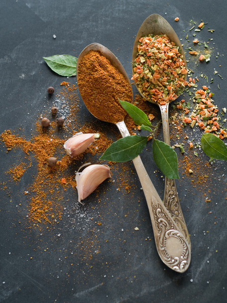 Spices in vintage spoons - Foto, Imagen