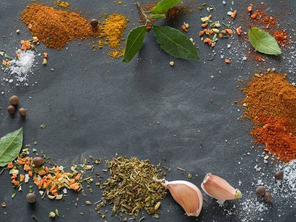 Assorted spices background - Foto, Bild