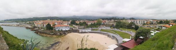 Sablon plajı, Asturias, İspanya 'nın panoramik manzarası, - Fotoğraf, Görsel