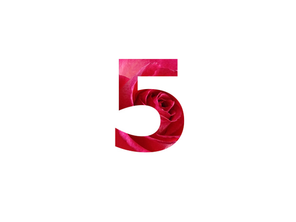 赤いバラの写真で作られたアルファベットの数5は、白い背景に隔離されています - 写真・画像