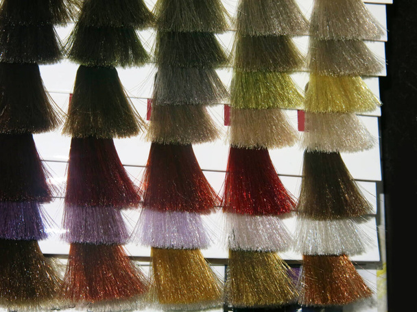 zbliżenie kolorowych próbek włosów - Zdjęcie, obraz