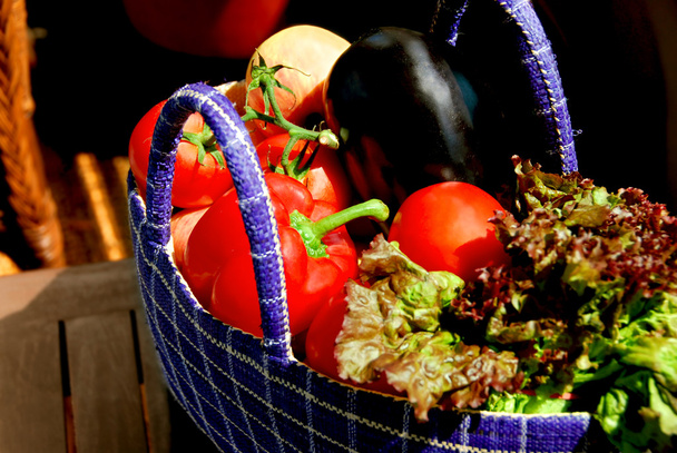 Fresh vegetables and fruits in a basket - Zdjęcie, obraz