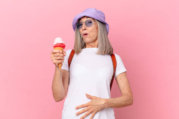 middle age white hair woman with an ice cream. summer concept - Foto, Bild