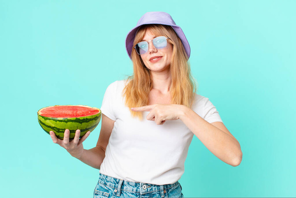 pretty red head woman and holding a water melon. summer concept - Foto, afbeelding
