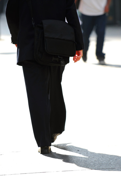 Businessman walking on a busy street downtown - Foto, Imagen