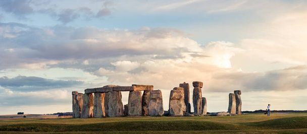 Stonehenge o zachodzie słońca, Anglia - Zdjęcie, obraz