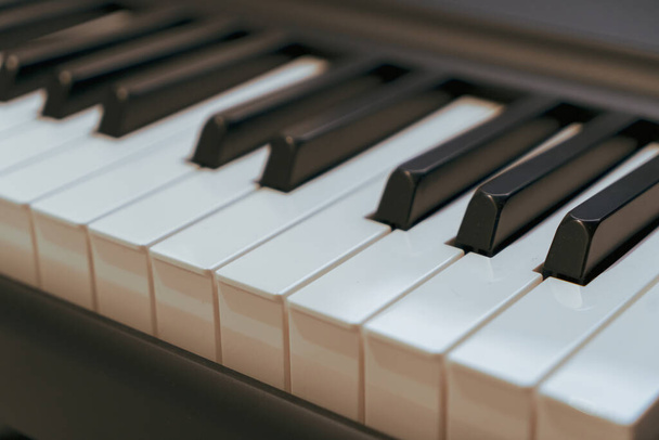 Foto van close-up vintage piano toetsenbord - Foto, afbeelding