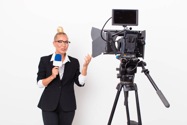 pretty blond television presenter - Φωτογραφία, εικόνα