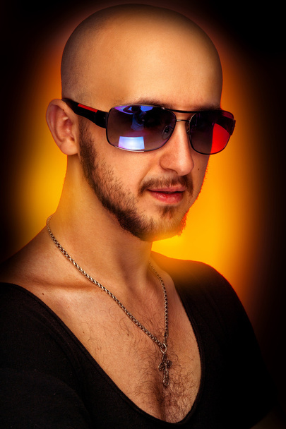 hairless male in sunglasses looking at camera  - Φωτογραφία, εικόνα