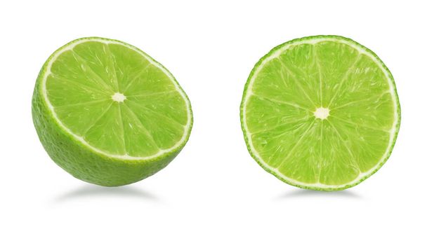 Citron citron vert coupé isolé sur un fond blanc - Photo, image