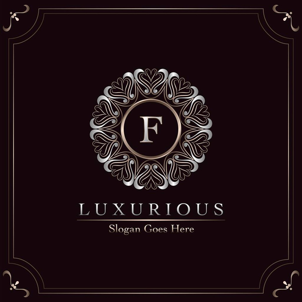 Elegance zdobené luxusní Mandala odznak písmeno F logo design dekorativní rám šablona - Vektor, obrázek