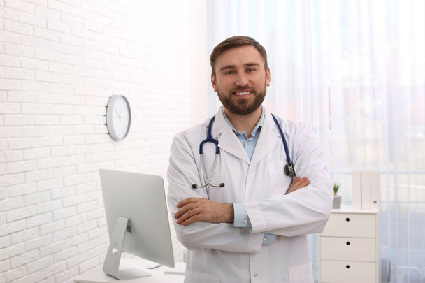 Portrait of pediatrician with stethoscope in clinic - Foto, Imagem