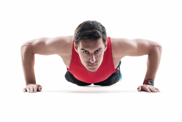 Szexi fiatal divat sport izmok férfi, fitness modell srác így push ups gyakorlása - Fotó, kép