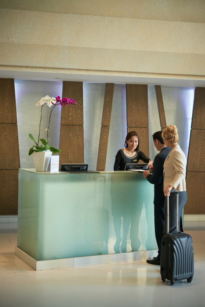 Business People at Hotel Reception - Foto, Imagem