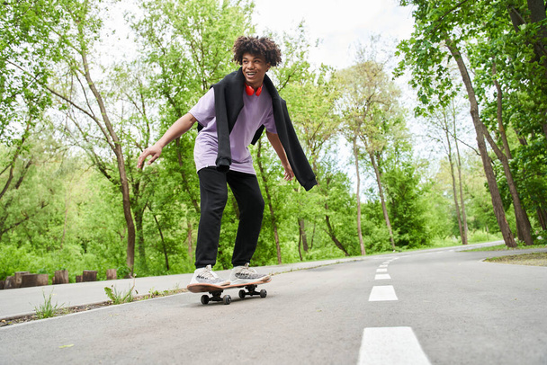 Man trying up skateboarding while enjoying extreme sport at the urban road - Foto, Imagem