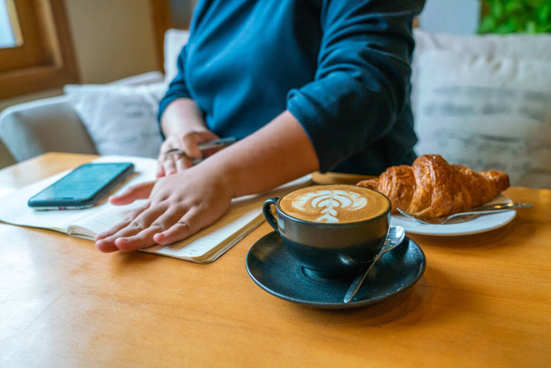 New day with coffee and croissant - Foto, afbeelding