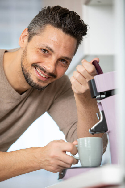 a man prepares espresso for a coffee maker - Zdjęcie, obraz