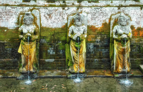 Estatuas de la fuente en el templo de Goa Gajah (el templo de la cueva del elefante) en Bali, Indonesia. - Foto, imagen