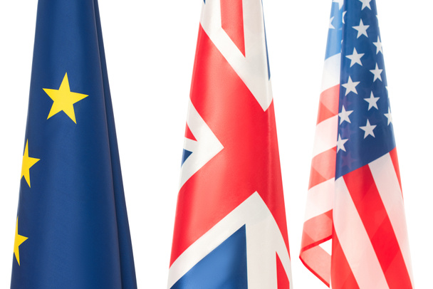 白人に隔離されたアメリカ、イギリス、ヨーロッパ連合の旗は - 写真・画像