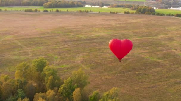 Hot air balloon shape heart in sky at sunset. - Footage, Video