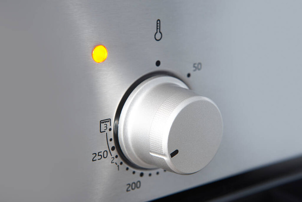 mando de control de temperatura de cocción horno. Equipo de cocina detalle panel. Estufa - Foto, imagen