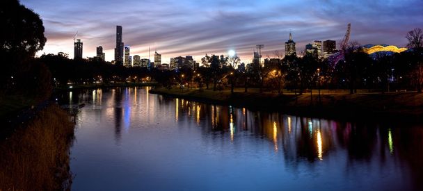 Sportliches Melbourne in der Nacht - Foto, Bild