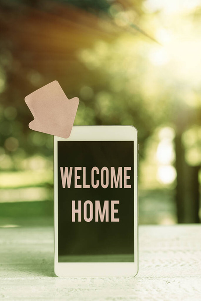 Tervetuloa kotiin, kyltti. Liikeidea Expression Tervehdys Uudet omistajat Kotipaikka Doormat Entry Abstract Outdoor Smartphone Valokuvaus, Näytetään uusi laite - Valokuva, kuva