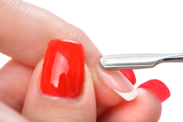manicure toe te passen - schoonmaken van de nagelriemen - Foto, afbeelding