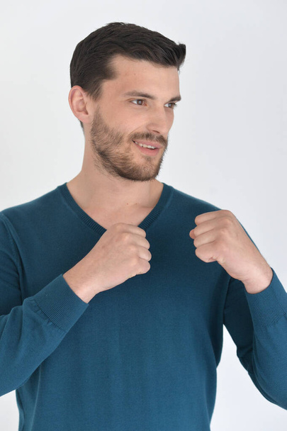 handsome young man with fists in studio - Foto, afbeelding