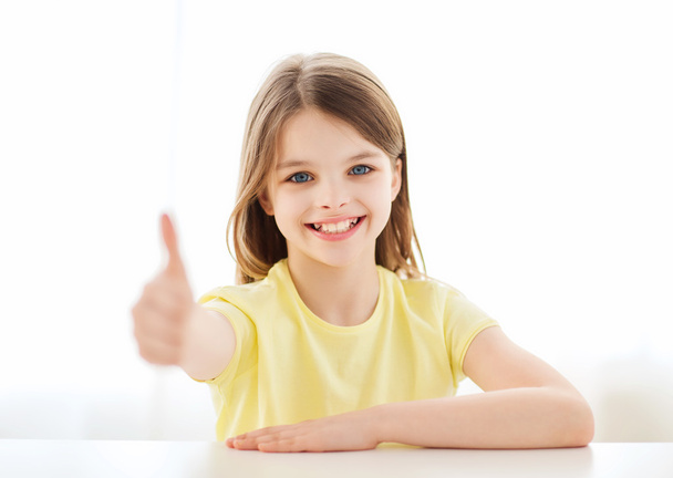 beautiful little girl at home showing thumbs up - Φωτογραφία, εικόνα