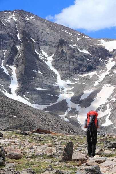 ROCKY MOUNTAINS, USA - JUNE 18, 2013: Tourist hikes to Longs Peak in Rocky Mountain National Park, Colorado. RNMP has 3,176,941 annual visitors (2011). - Valokuva, kuva