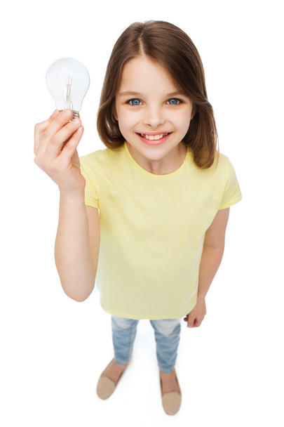 smiling little girl holding light bulb - Valokuva, kuva