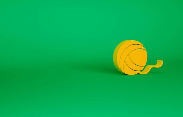 緑の背景に隔離されたオレンジの糸のボールのアイコン。手作り、編み物やテーラーメイドショップのためのラベル。最小限の概念。3Dイラスト3Dレンダリング - 写真・画像