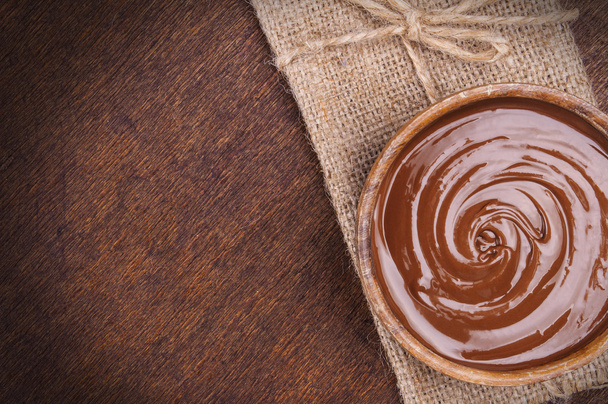 Schale mit Schokoladencreme - Foto, Bild