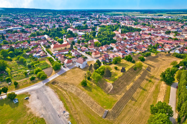 Città di Koprivnica centro città vista aerea, regione Podravina della Croazia - Foto, immagini