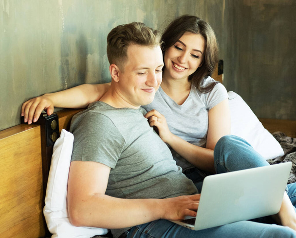 young married couple is studying online, the concept of development and learning at home - Valokuva, kuva