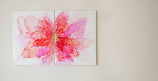 the picture is pink-red alcoholic ink. abstraction. a decorative element. decoration for the interior. - Foto, Imagen