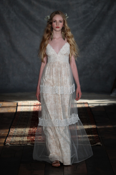 Model at Clare Pettibone collection show - Foto, Bild