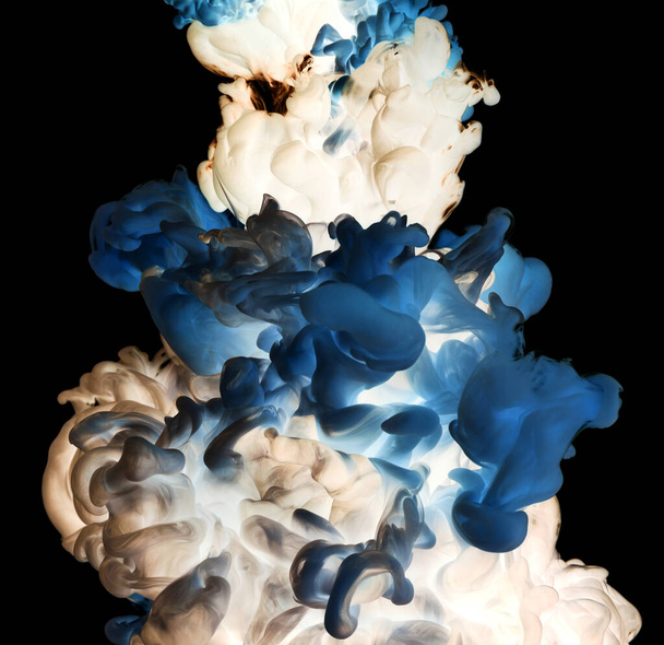 Tinta colorida em água isolada em preto - Foto, Imagem