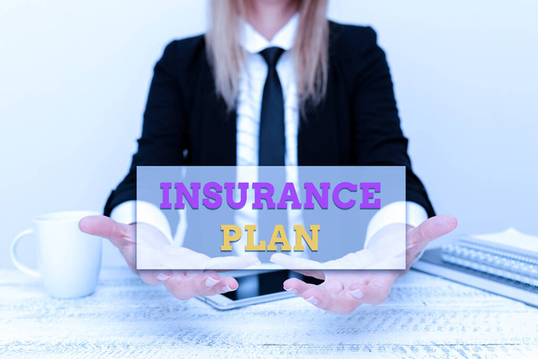 Handschriftliche Signatur Insurance Plan. Zum Konzept gehört das Risikomanagement, dass ein Arbeitnehmer abgedeckt ist. - Foto, Bild