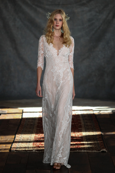 Model at Claire Pettibone collection show - Foto, afbeelding
