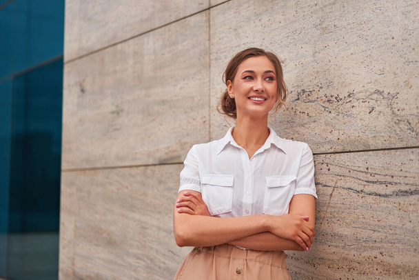 Businesswoman successful woman business person standing arms crossed outdoor corporate building exterior Smile happy caucasian confidence professional business woman middle age female entrepreneur  - Fotoğraf, Görsel