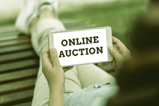 Sign displaying Online Auction. Internet Concept digitized sale event which item is sold to the highest bidder Voice And Video Calling Capabilities Connecting People Together - Photo, Image