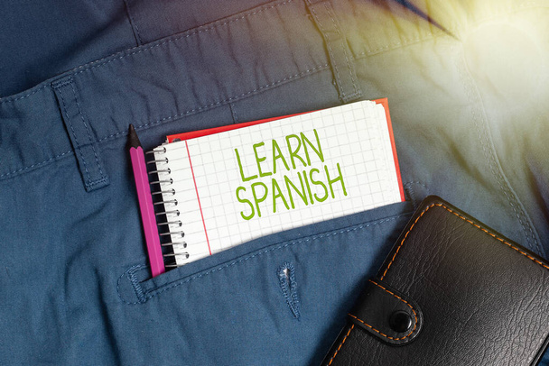 İşaret işareti gösteren ilham İspanyolca öğren. İspanya 'nın ulusal dilini konuşmak ve yazmayı öğretmek için kavramsal fotoğraf Yeni Parlak Fikirler Düşünmek Yaratıcılık ve İlham Vermek - Fotoğraf, Görsel