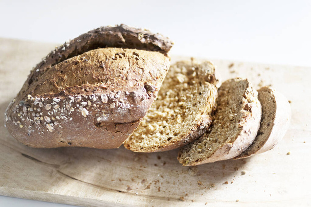 Preparação de café da manhã, pão integral fatiado - Foto, Imagem