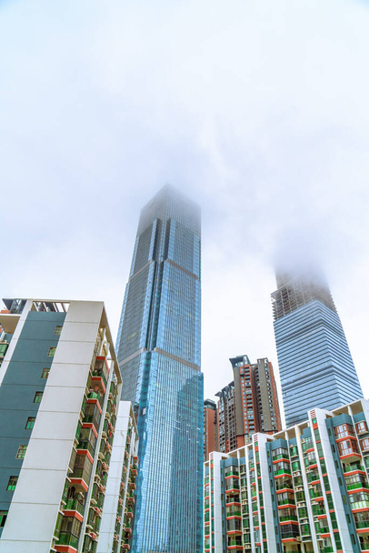 Сучасне місто з високими будівлями
 - Фото, зображення