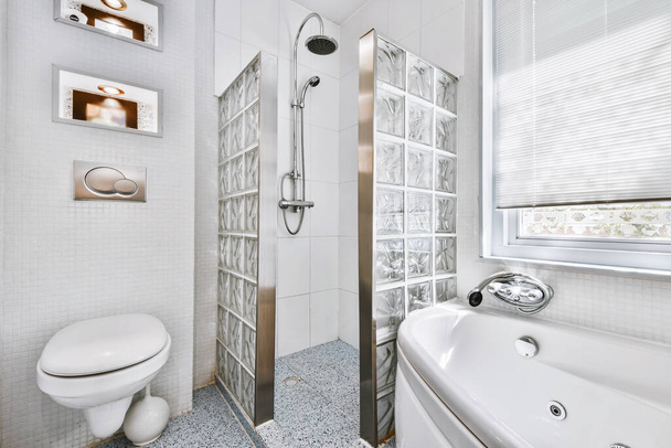 Luxus-Badezimmer-Design - Foto, Bild